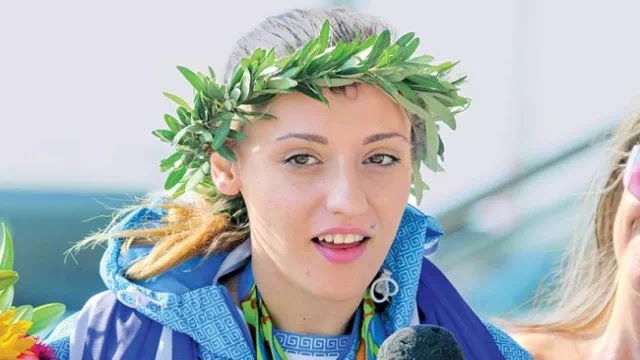 Άννα Κορακάκη: «Αγόραζα μπλούζες και τύπωνα την ελληνική σημαία μόνη μου ώστε να φοράω τα χρώματα της χώρας μου στον αγώνα» Άννα Κορακάκη: «Αγόραζα μπλούζες και τύπωνα την ελληνική σημαία μόνη μου ώστε να φοράω τα χρώματα της χώρας μου στον αγώνα»