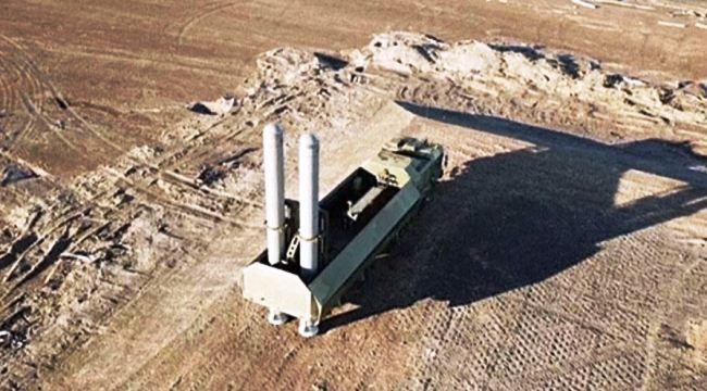 Sistem pertahanan Bastion menembakkan rudal P8 Oniks Sistem pertahanan Bastion menembakkan rudal P8 Oniks