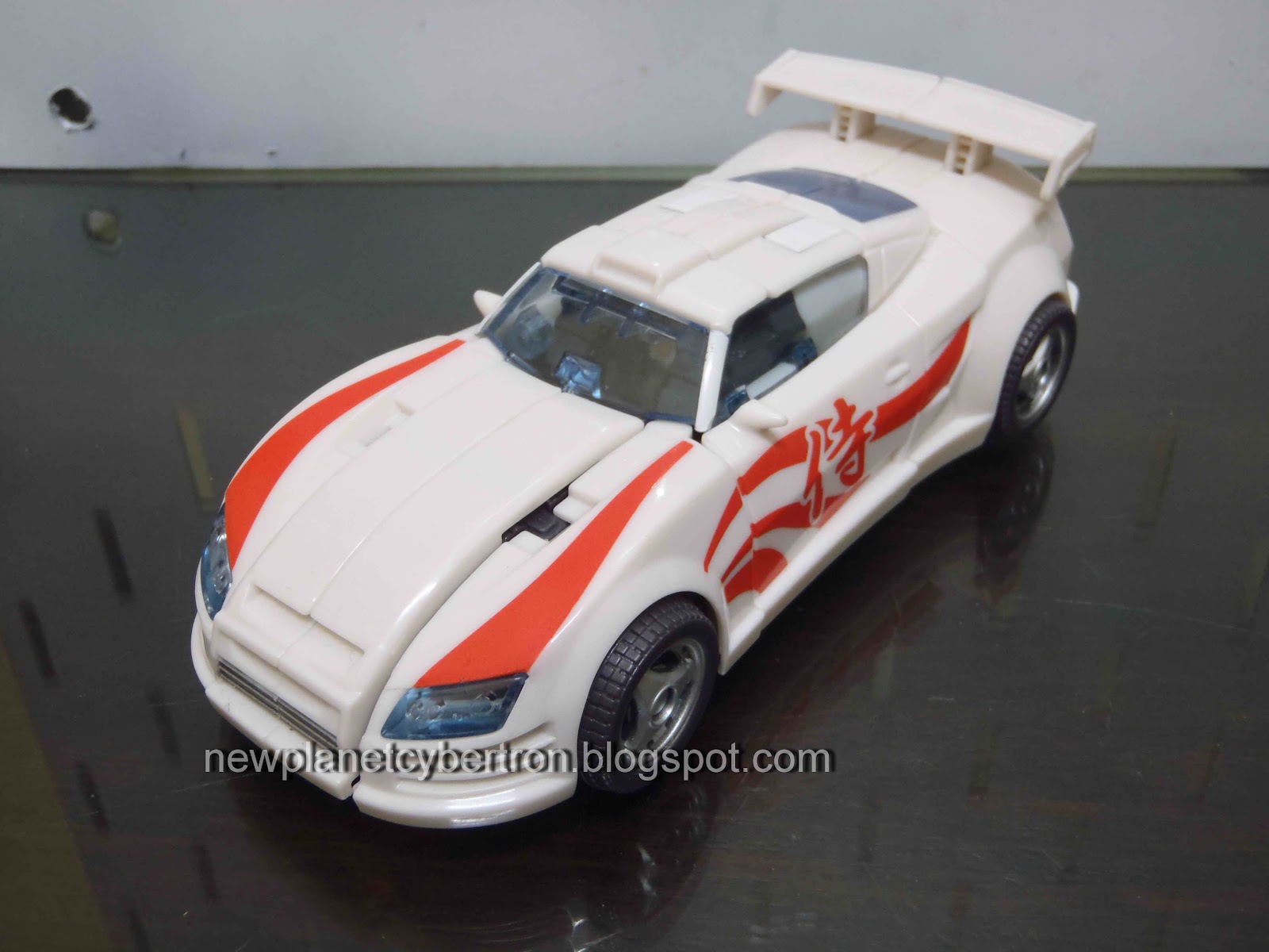 New Cybertron Transformers Review Drift (Generations Deluxe)