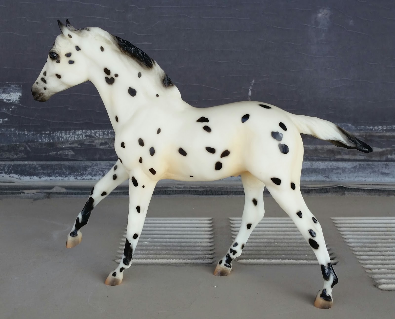 Models and Horses Breyer 1169 Appaloosa Foal (Black Leopard Action