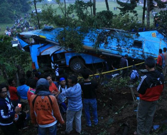 kecelakaan bus rosalia indah di bayeman kecelakaan bus rosalia indah di bayeman