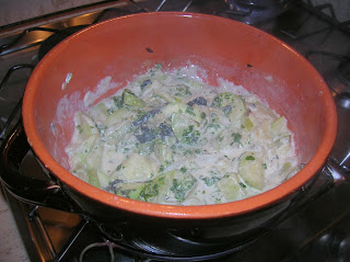 menu' a base di zucchine;straccetti  di pollo  e tacchino-  gnocchetti con zucchine- pane  lievitato solo  con  pasta madre