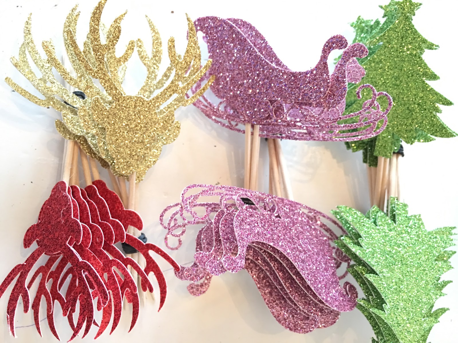 Christmas cupcake toppers using Cricut machine Karins Kottage