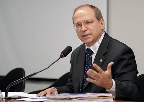 Deputado Roberto Britto analisa trocar de partido para disputar a eleição de 2018 Deputado Roberto Britto analisa trocar de partido para disputar a eleição de 2018