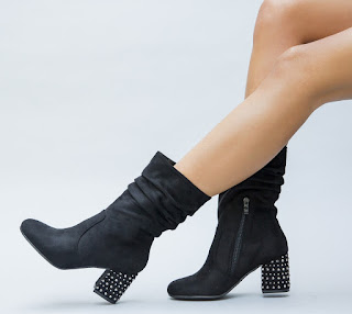 Botine de dama inalte de iarna negre ieftine din piele intoarsa cu toc cu tinte metalice Botine de dama inalte de iarna negre ieftine din piele intoarsa cu toc cu tinte metalice