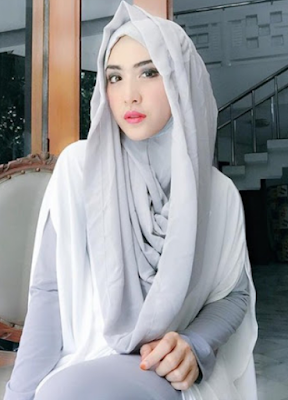 Gaya Fashion Hijab Ala Artis Terbaru 2017/2018 Gaya Fashion Hijab Ala Artis Terbaru 2017/2018