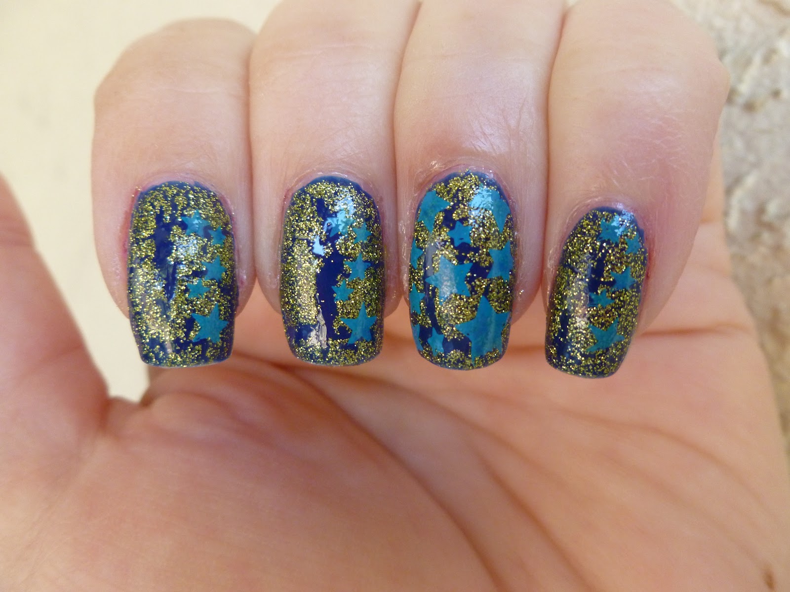 Lacquer or Leave Her!: NOTD: Stamped Glitter Mani!
