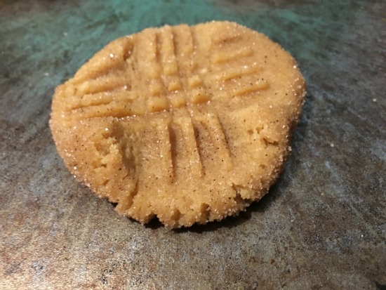 Peanut butter cookies with cinnamon and sugar coating Peanut butter cookies with cinnamon and sugar coating