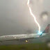 Video : Raio atingiu a cauda do Avião