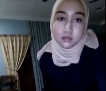 Awek Tudung Comel Bogel Dalam Office Melayu Boleh Lucah