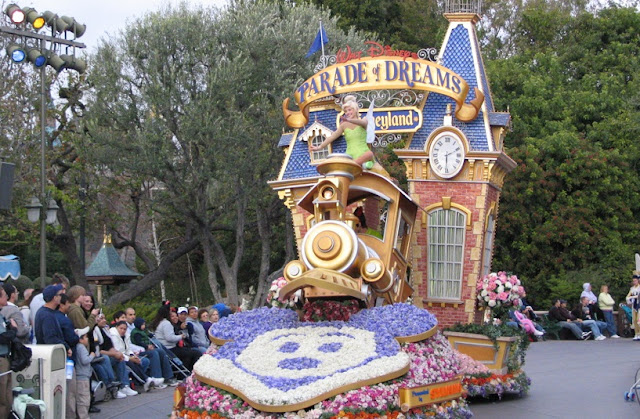 Parade of Dreams no Parque Disneyland na Califórnia Parade of Dreams no Parque Disneyland na Califórnia