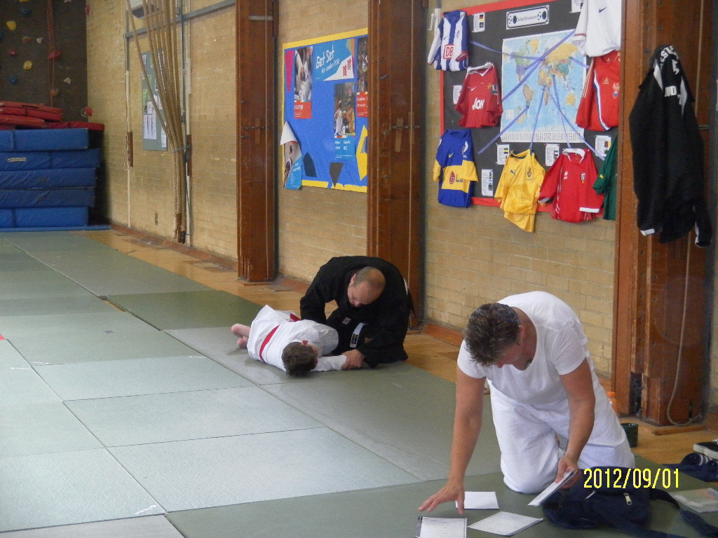 MY AMAZING OSCAR OSCAR'S 6TH JUDO LESSON RUNNING ROLLS AND HOLD DOWNS