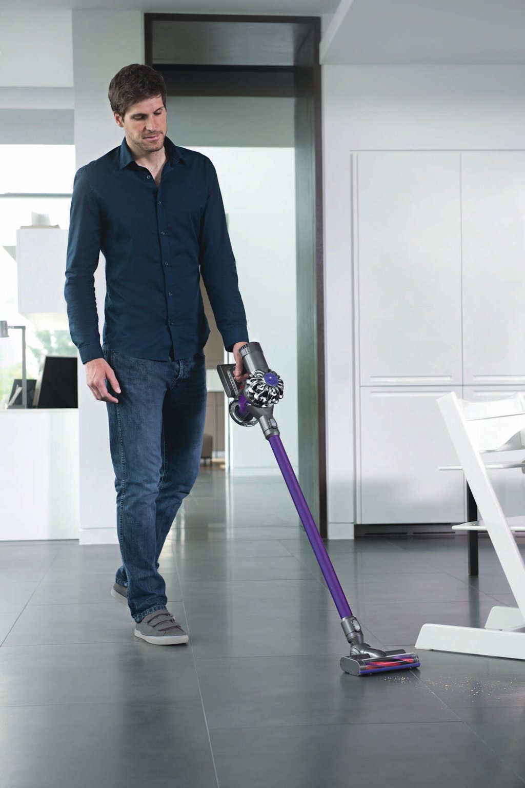 Dyson DC62 is a Revolutionary Way to Vacuum Your Car (or House) CarGuide.PH Philippine Car