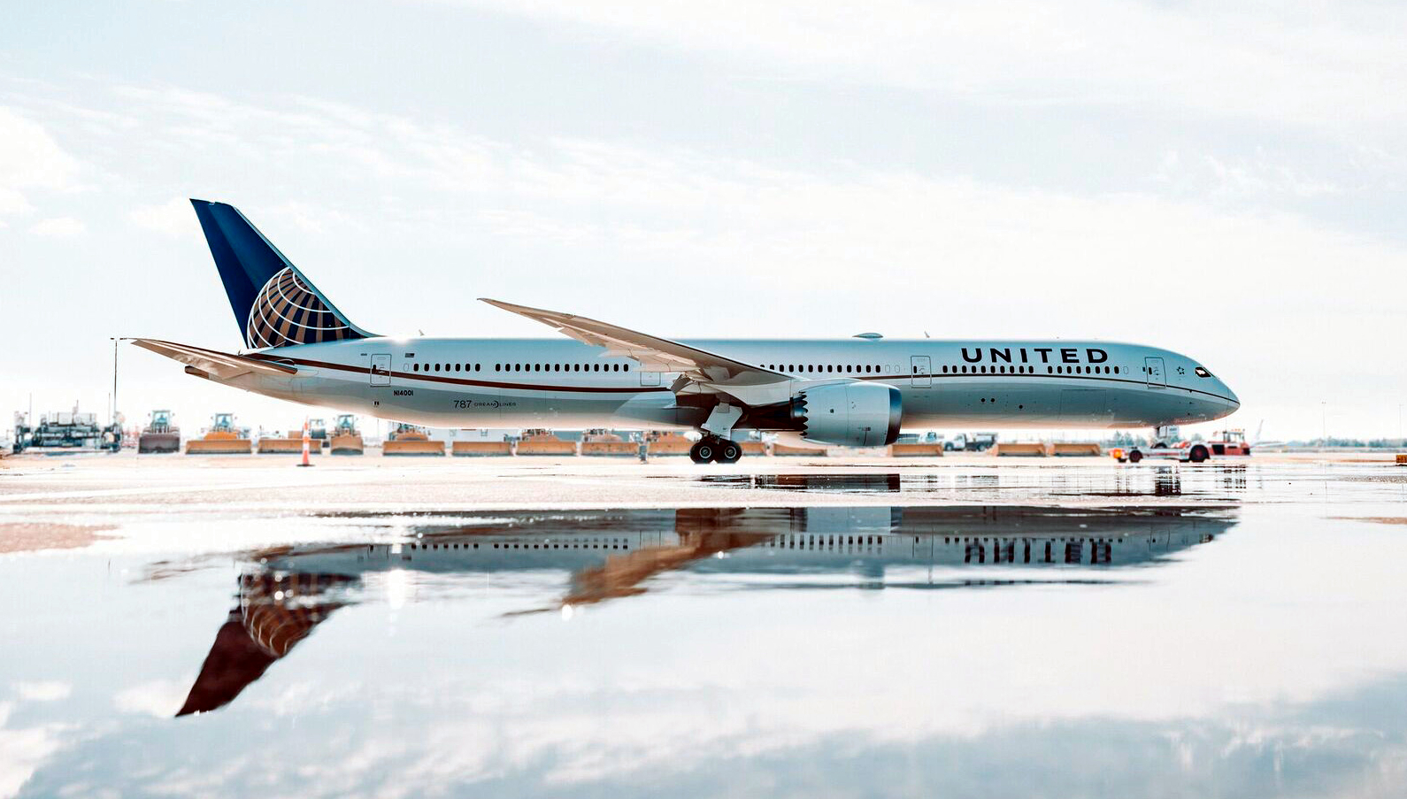 Boeing 78710 of United Airlines Beautiful Water Reflection