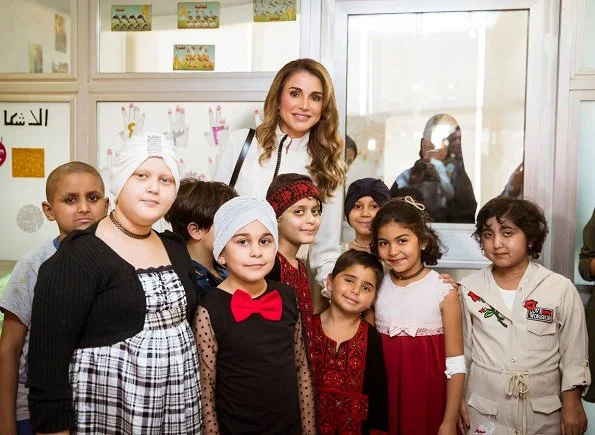 Queen Rania visited the Queen Rania Al Abdullah Hospital for Beyond Museum Walls’ program. wore blouse and trousers