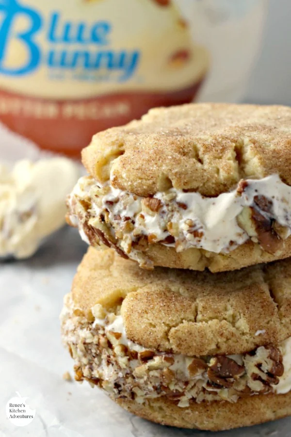 Butter Pecan Snickerdoodle Ice Cream Sandwiches | by Renee's Kitchen Adventures - Dessert recipe for frozen homemade snickerdoodle and Blue Bunny® Butter Pecan Ice cream sandwiches #SoHoppinGood #RKArecipes ad 