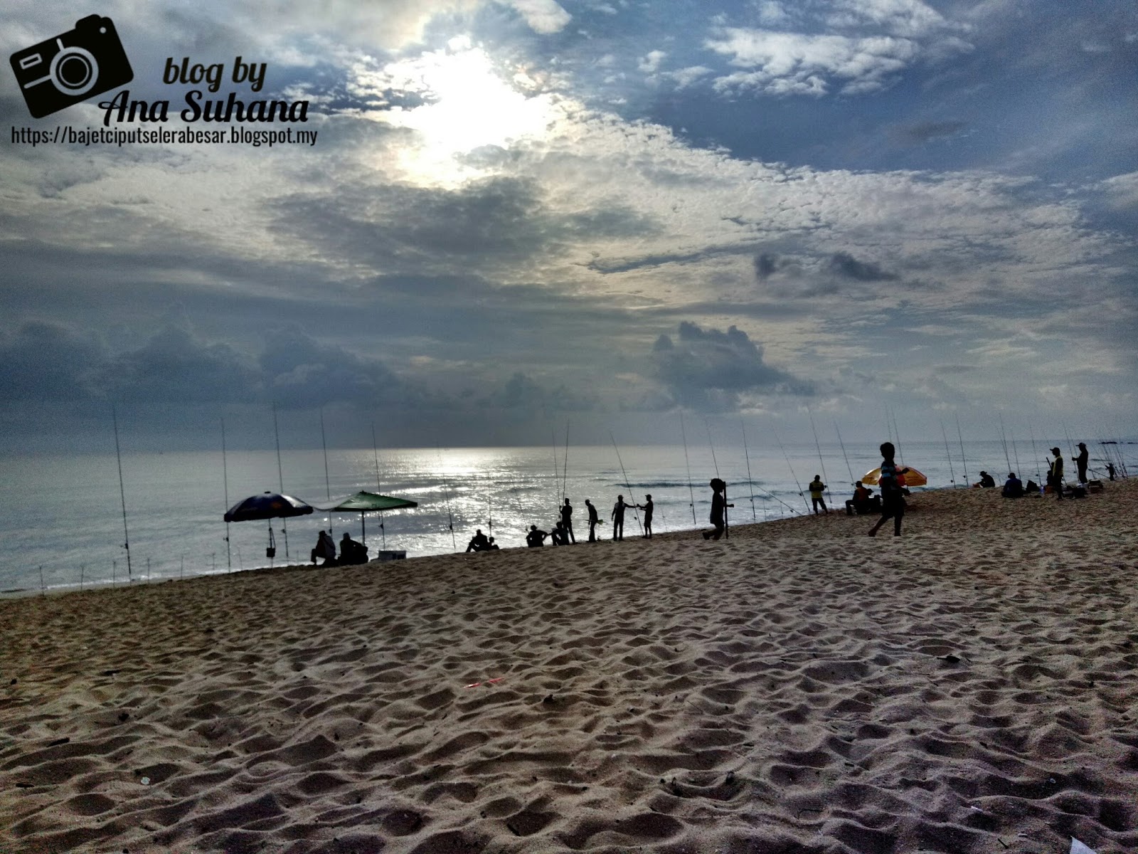 Jalanjalan di Terengganu Buaian ala Lombok di Pantai Batu Buruk