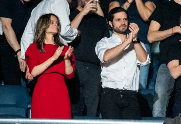 Princess Sofia wore Lilli Jahilo Adele long sleeve midi dress. David Guetta, Kygo, Dimitri Vegas and Mike, Nicky Romero and Laidback Luke