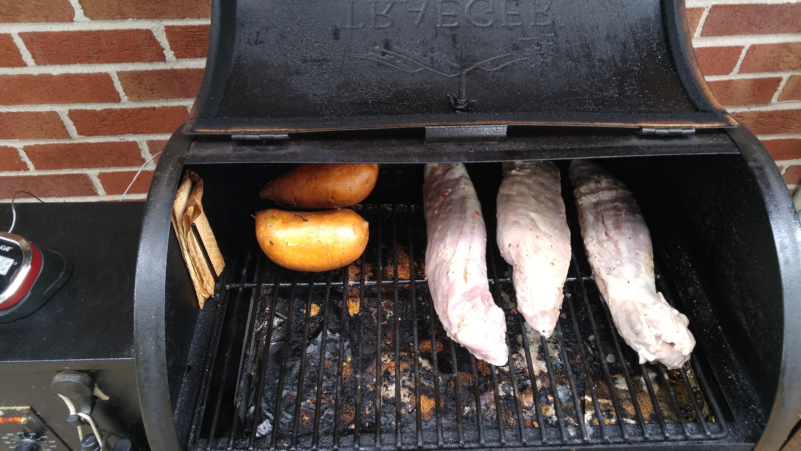 Traeger Recipes By Mike: Paper Towel Behind Temperature Probe Traeger Hack