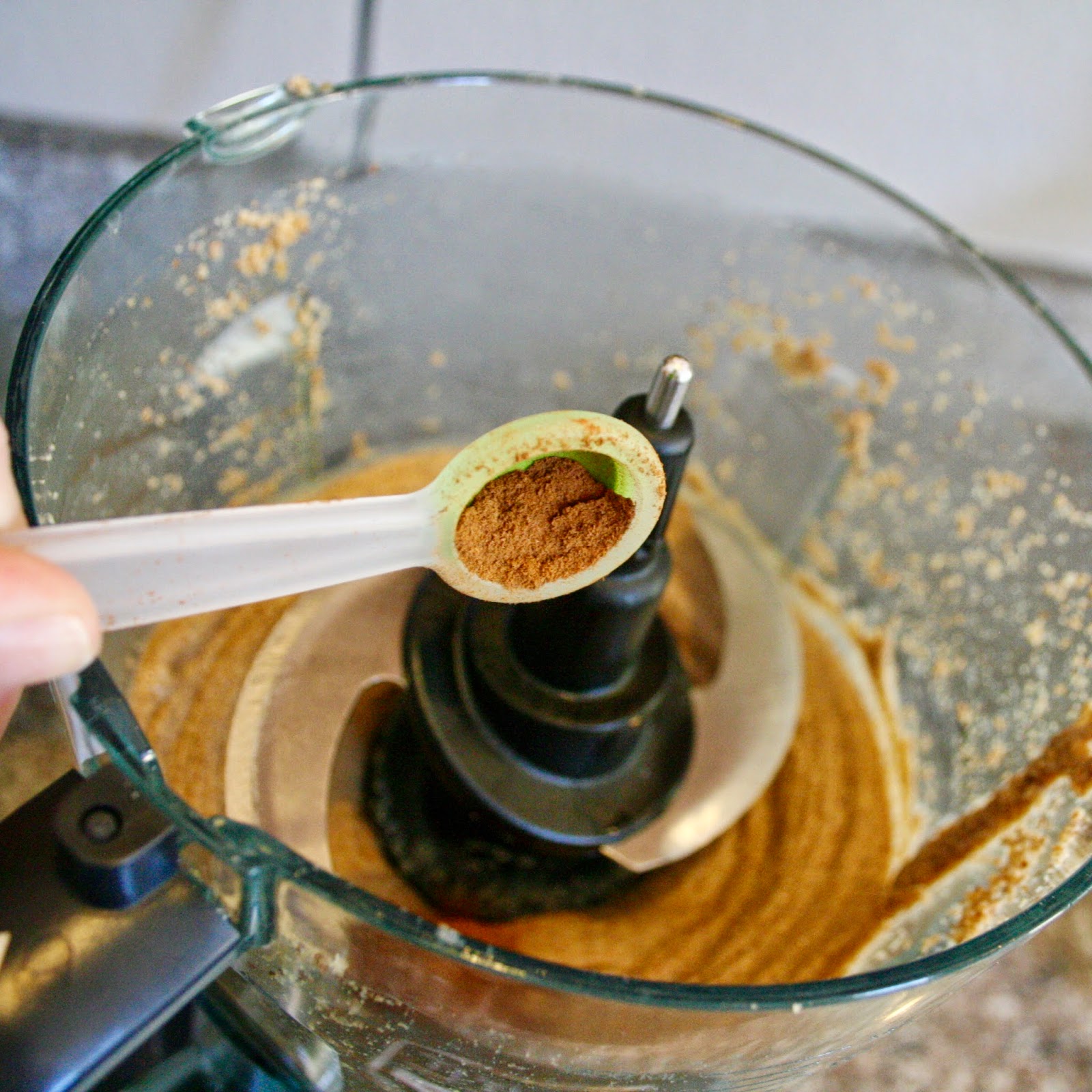 Easy Breezy: Easy Homemade Almond Butter