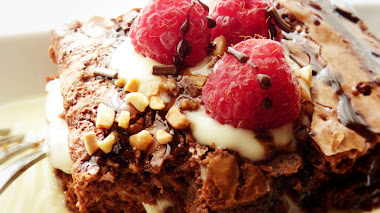Brownie de Chocolate con natillas y frambuesa