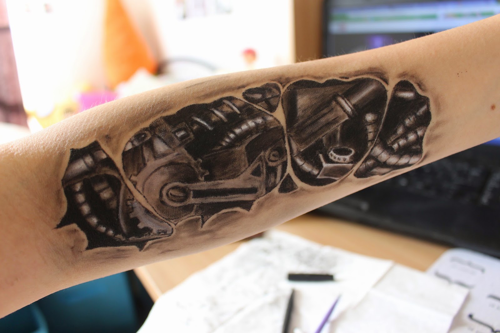 Just another beauty blogger Mechanical Arm Makeup