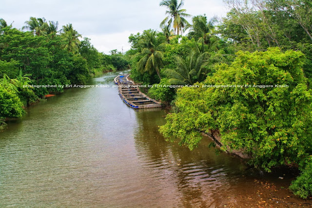 Keramba di arah muara. Keramba di arah muara.