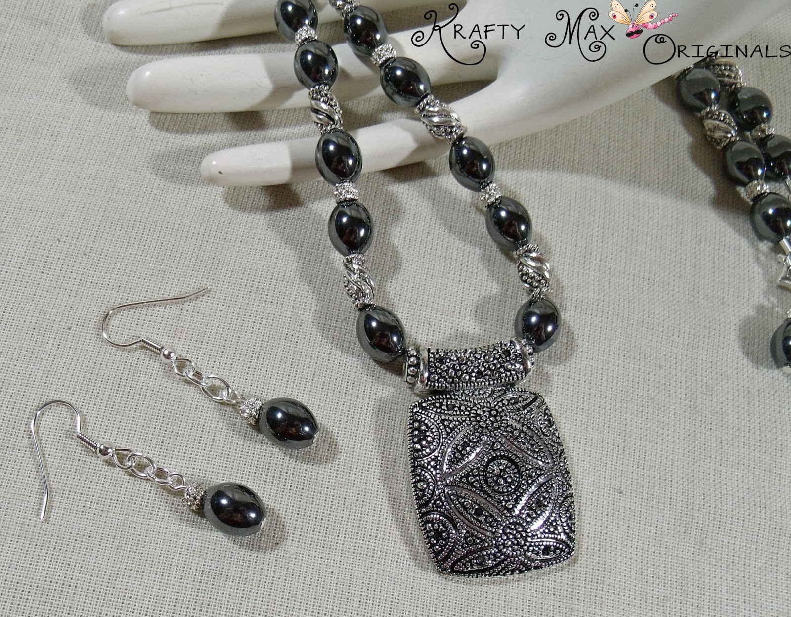 http://www.lajuliet.com/index.php/2013-01-04-15-21-51/ad/metal,94/exclusive-hematite-and-silver-beautiful-necklace-set-a-krafty-max-original-design,127