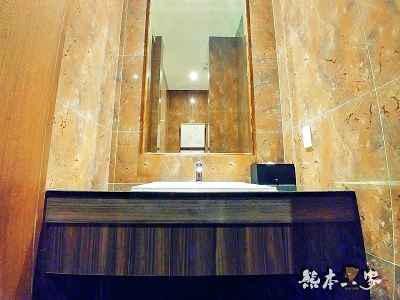 三重江月行館|挑高房型與媲美好樂迪KTV視聽室獨立空間|大窗綠化環境好舒適