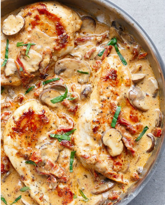 CREAMY SUN DRIED TOMATO PARMESAN CHICKEN (NO CREAM)