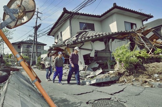 contoh makalah dan klipping bencana alam gempa bumi