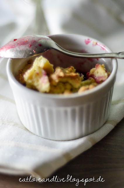 Brombeeren-Crumble im Herbst