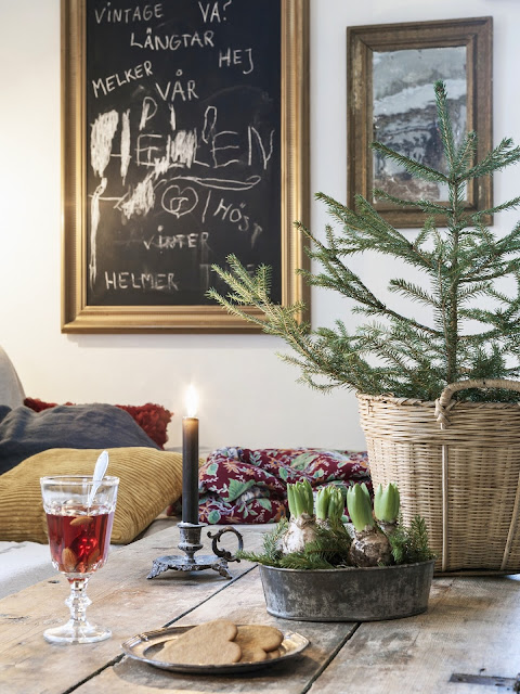 Shabby chic accents in a festive Nordic home