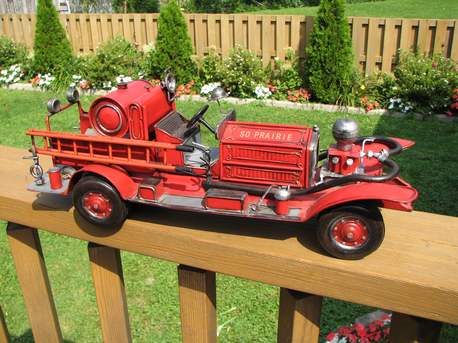Memories Of The Past: REPLICAS OF VINTAGE 1920's FIRE ENGINE TRUCKS