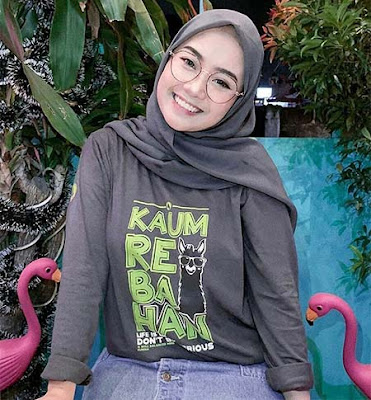 Regita Echa Duduk Regita Echa Duduk