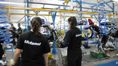 La fábrica de motos Motomel despidió a la mitad de su personal por la “caída en las ventas sufrida por la crisis en la economía”