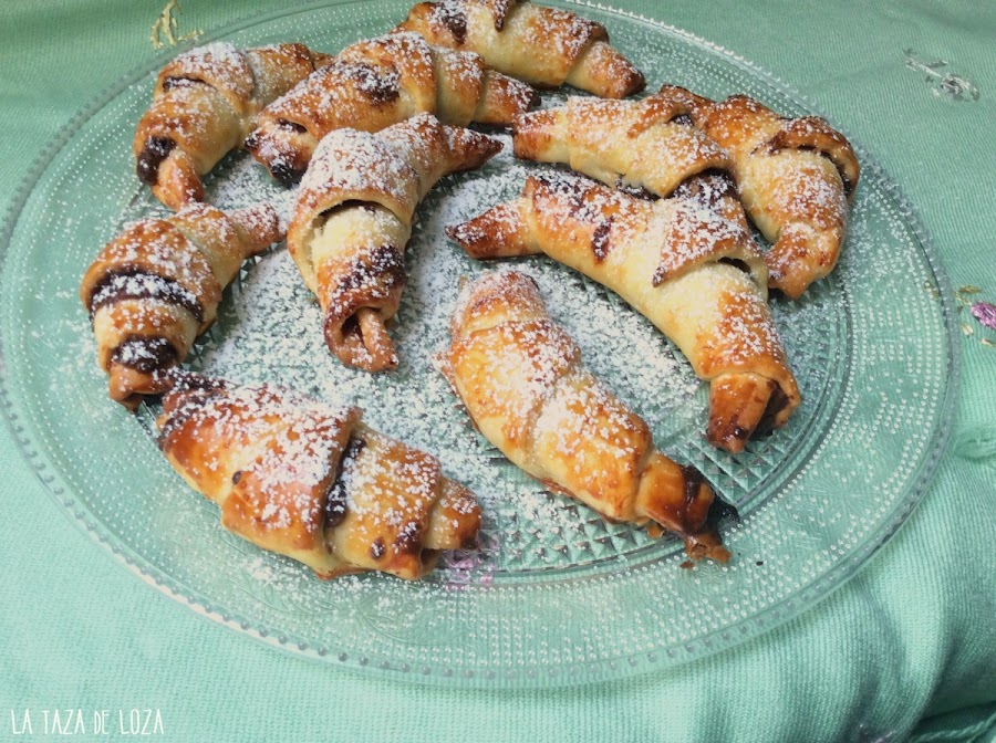 cuernos-de-pasta-de-hojaldre-rellenos-nutella