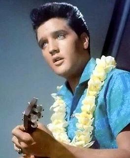 Elvis w "Blue Hawaii"