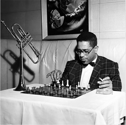 Les musiciens classiques ne sont pas les seuls à s'être enthousiasmé du jeu d'échecs. Dizzy Gillespie, un des plus grands trompettistes de jazz de tous les temps, jouait régulièrement aux échecs.