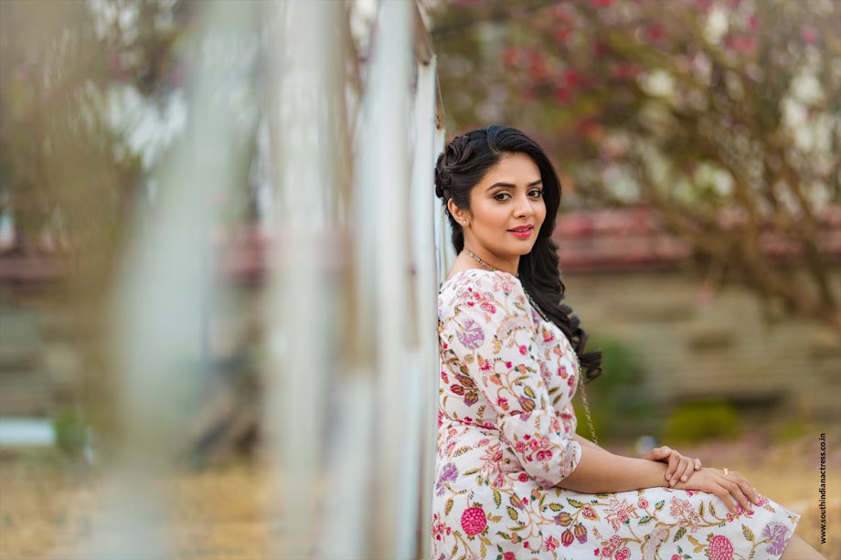 SreeMukhi in floral outfit by Kirthana Sunil