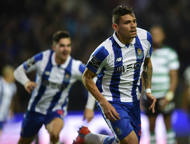 Porto vem embalado por causa da vitória sobre o Sporting na última rodada (Foto: Miguel Riopa/AFP) Porto vem embalado por causa da vitória sobre o Sporting na última rodada (Foto: Miguel Riopa/AFP)
