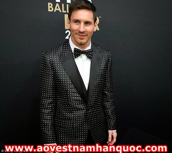Messi mặc vest đẹp