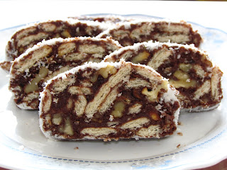 Salam de biscuiti cu nuca /  Biscuits baton with nuts