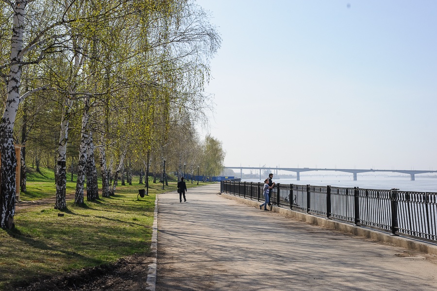 Весна на набережной