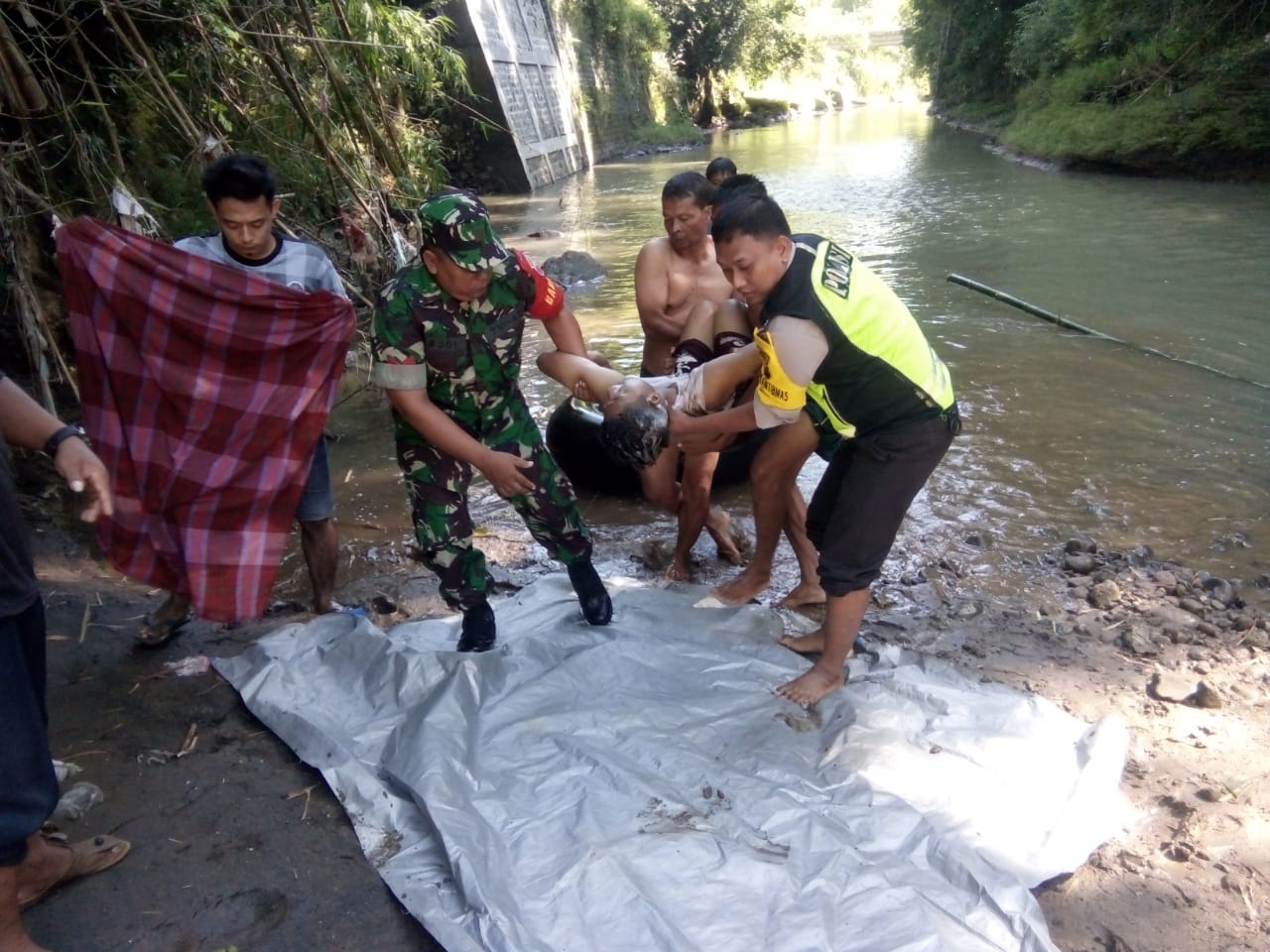 Pelajar Ponpes Darut Taqwa Desa Sedah Jenangan Ditemukan Tewas Tenggelam Di Sungai