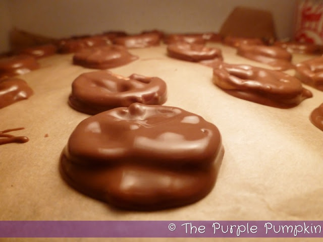 Chocolate Covered Pretzels | The Purple Pumpkin Blog
