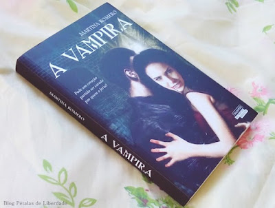 Resenha, resenha-premiada, livro, A-vampira, Martina-Romero, wattpad, vampiros, romance-sobrenatural, talentos-da-literatura-brasileira, opiniao, critica, fotos, capa, trechos, sorteio, marcador