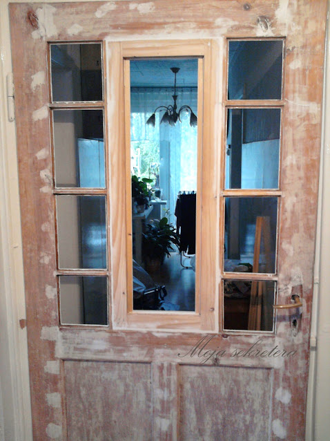 stare drzwi oczyszczone i przygotowane do malowania
