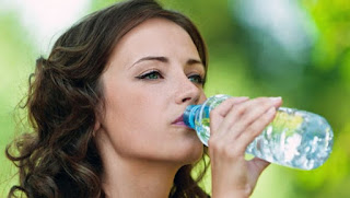 Yuk, Coba Lakukan 2 Cara Ampuh Ini agar Anda Lebih Banyak Minum Air Putih Yuk, Coba Lakukan 2 Cara Ampuh Ini agar Anda Lebih Banyak Minum Air Putih