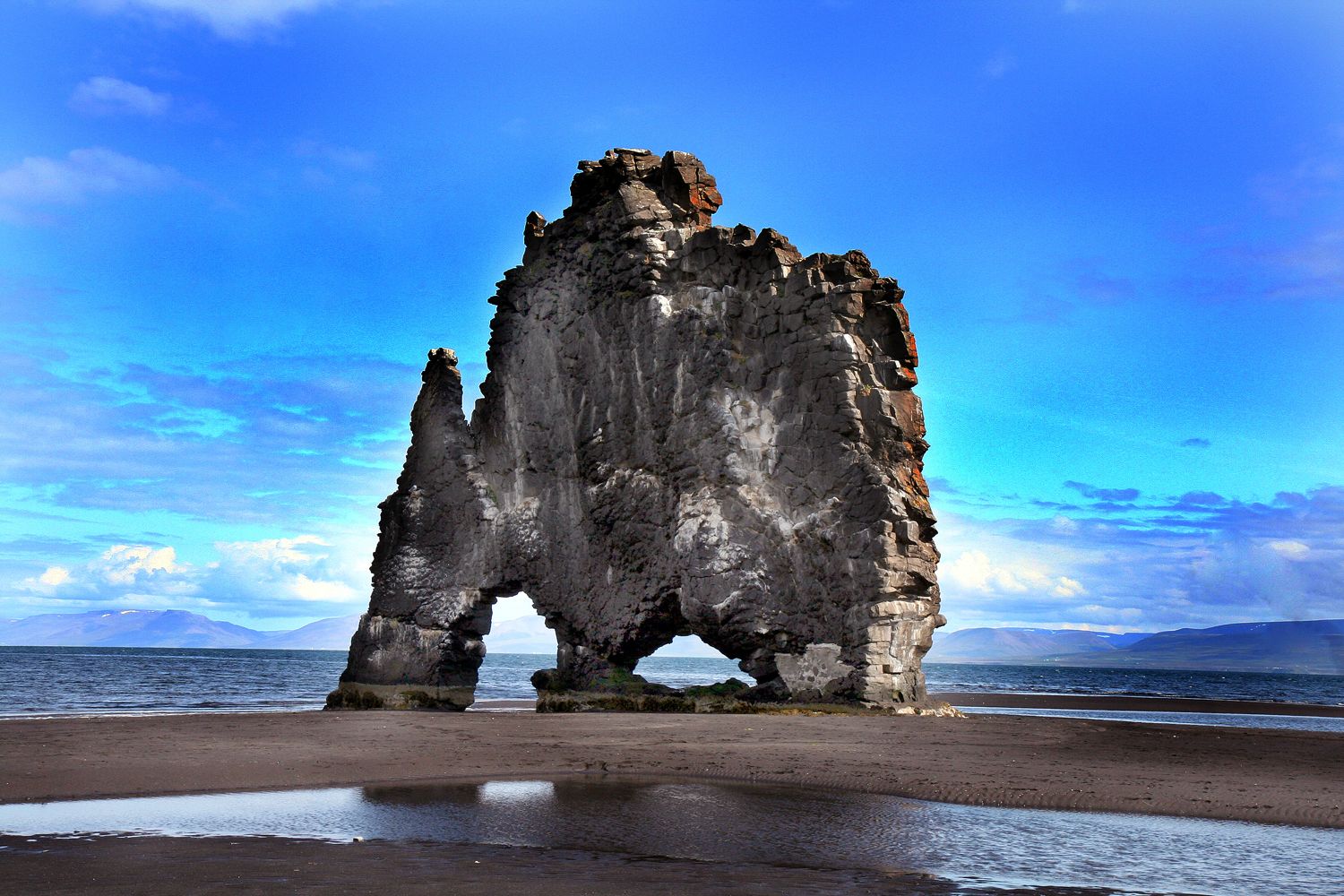 заповедник цинги-де-бемараха. каменный лес цинжи-дю-бемараха. Hierve el agua мексика. скала слон сардиния. необычная скала.